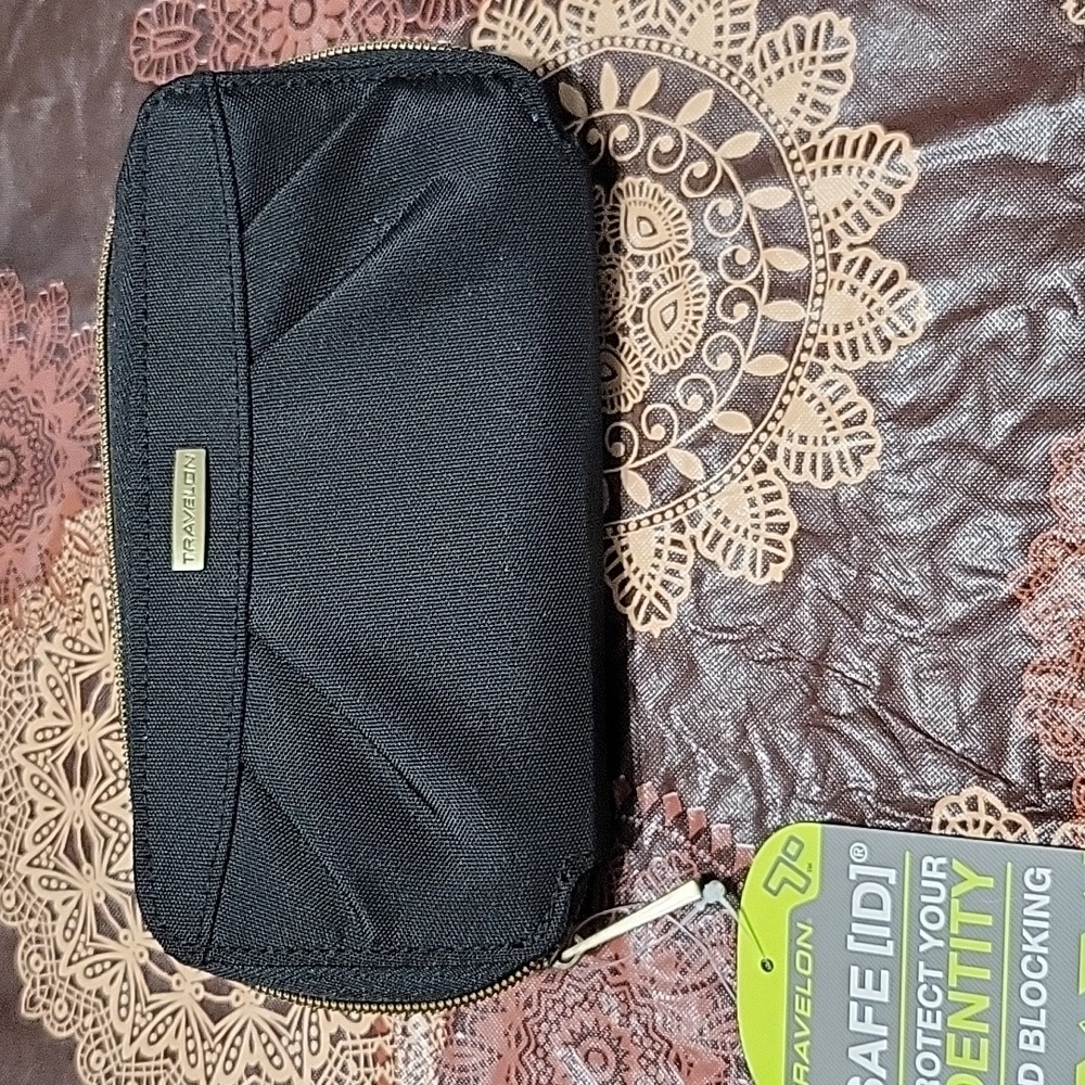 Travelon wallet